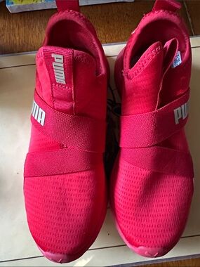 Puma Kids Hot Pink Slip-On Cross-Strap Sneakers missing insoles